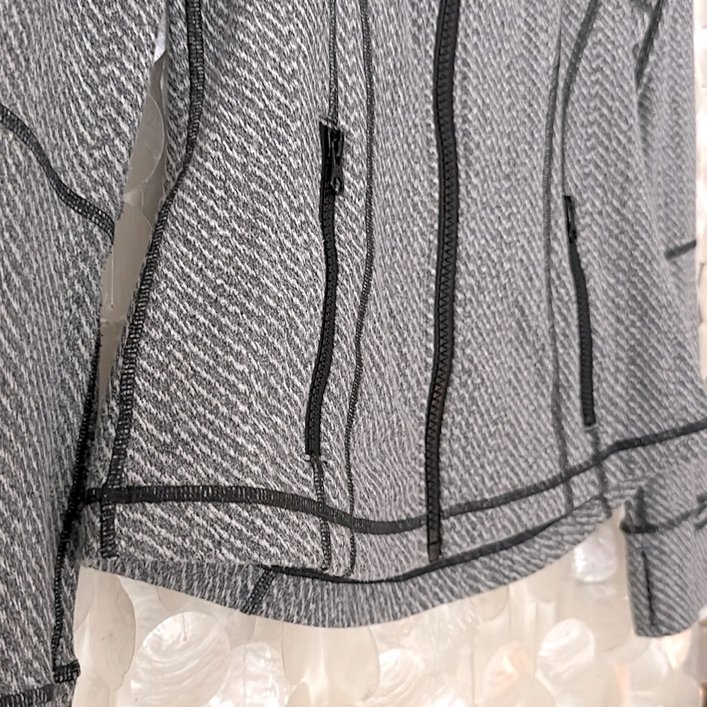 LULULEMON Define Hip-Length Jacket Women’s size 6 🩶🖤 Gray White Black - Picture 7 of 14